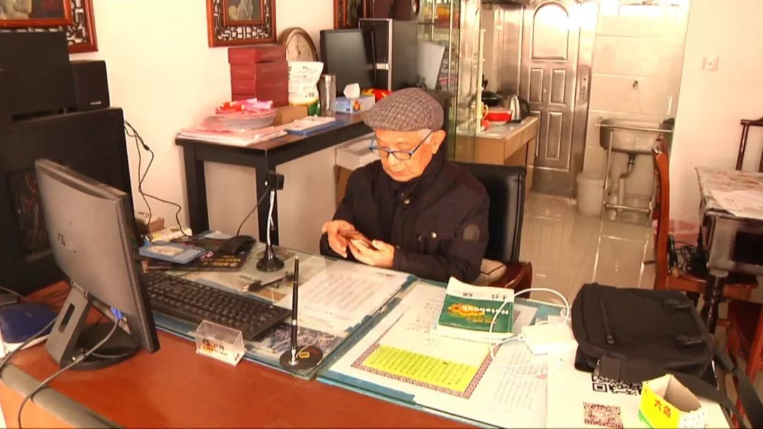 七旬老人竟然是“微信达人”,他的朋友圈很赞……