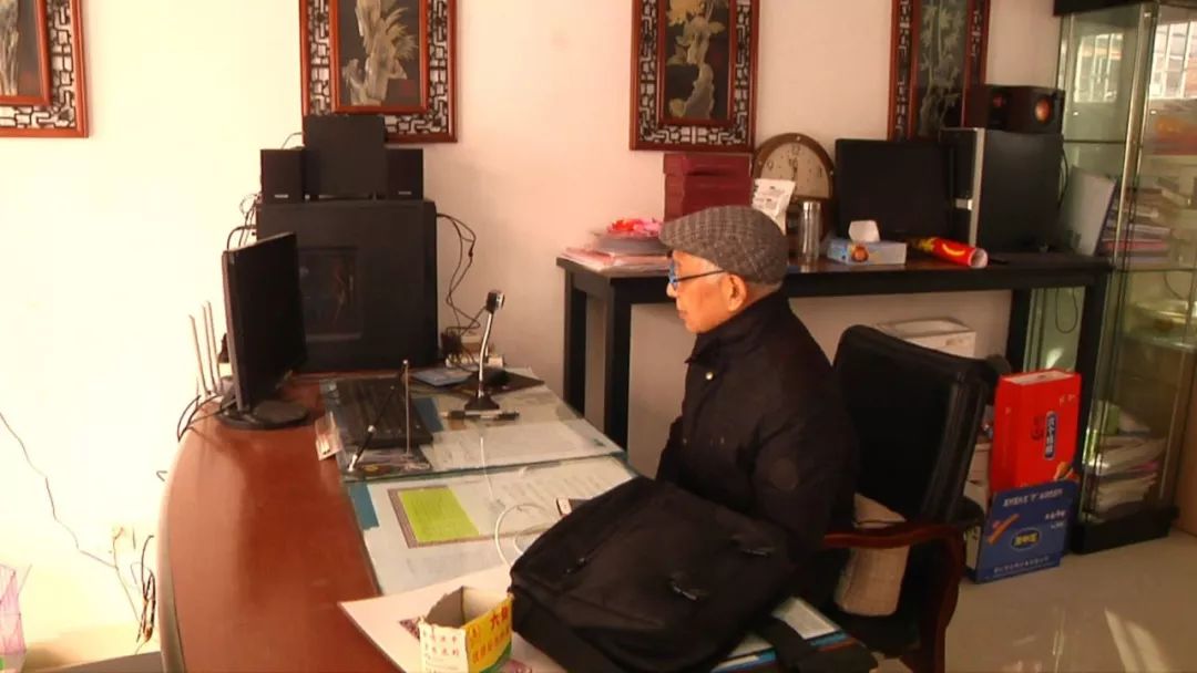 七旬老人竟然是“微信达人”,他的朋友圈很赞……