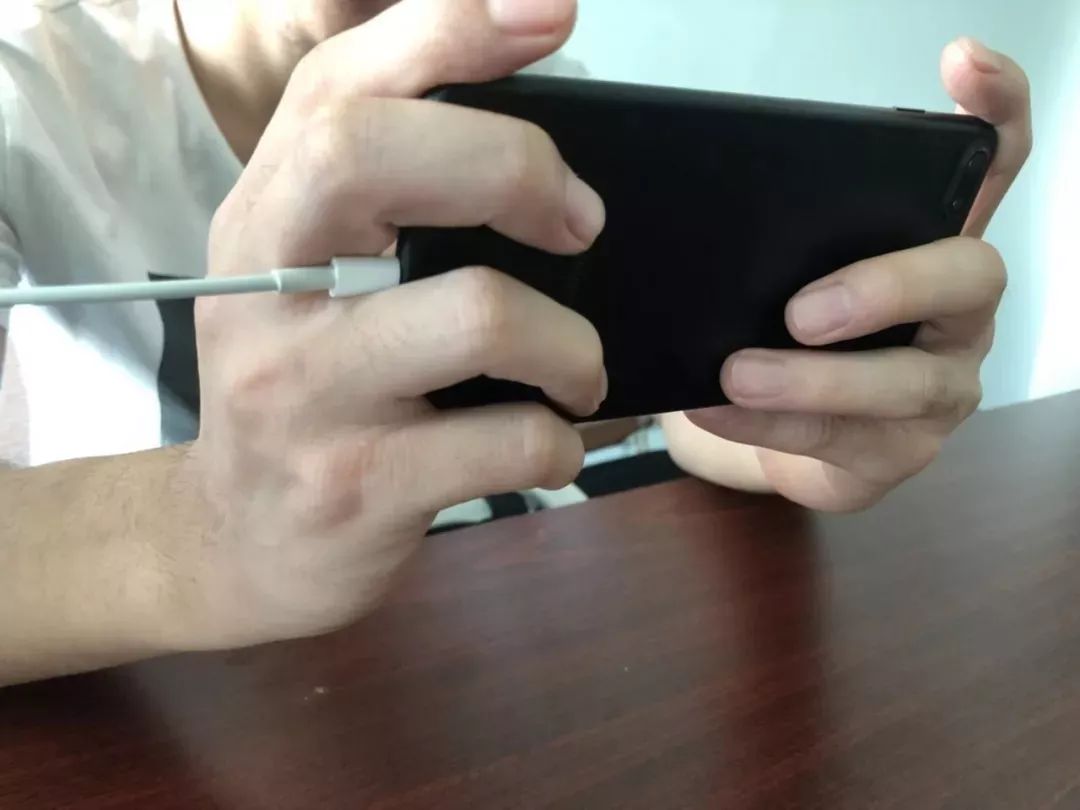 一插就来电,超薄体验简直不要太爽!