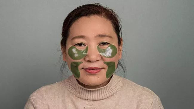 50岁没有眼袋眼纹黑眼圈,60岁去眼袋的最佳方法