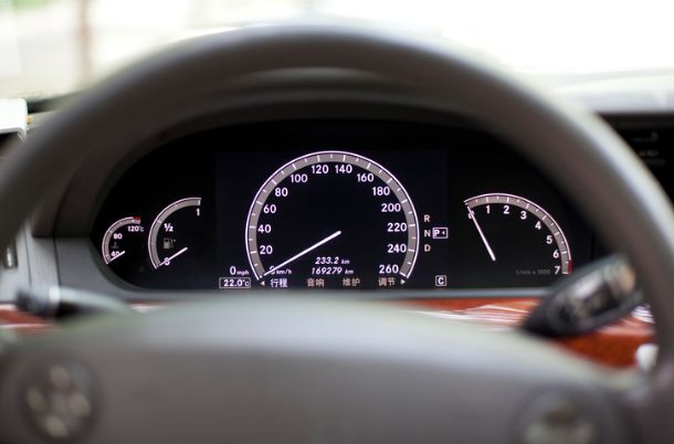 开车技巧新手必看教程慢动作,女新手开车上路技巧视频教程全集