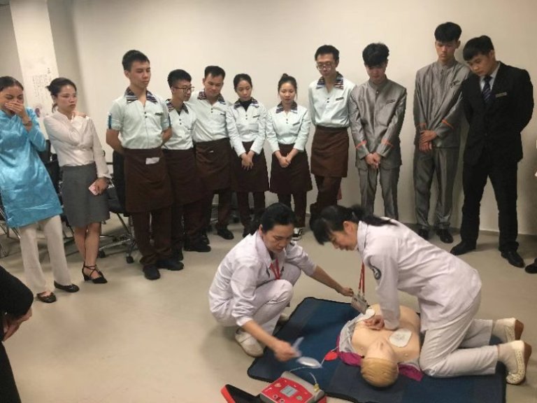 美兰机场:全力备战春运!“救命神器”AED设备入驻海口美兰机场酒店