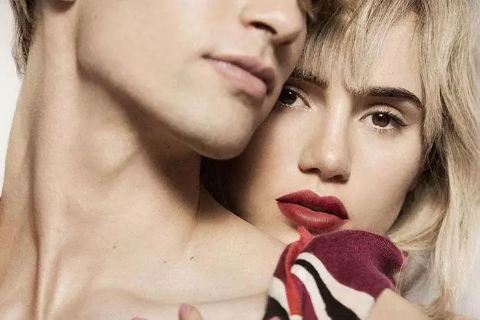 按月上交工资怎么给老婆买礼物,花一个月工资给男朋友买礼物