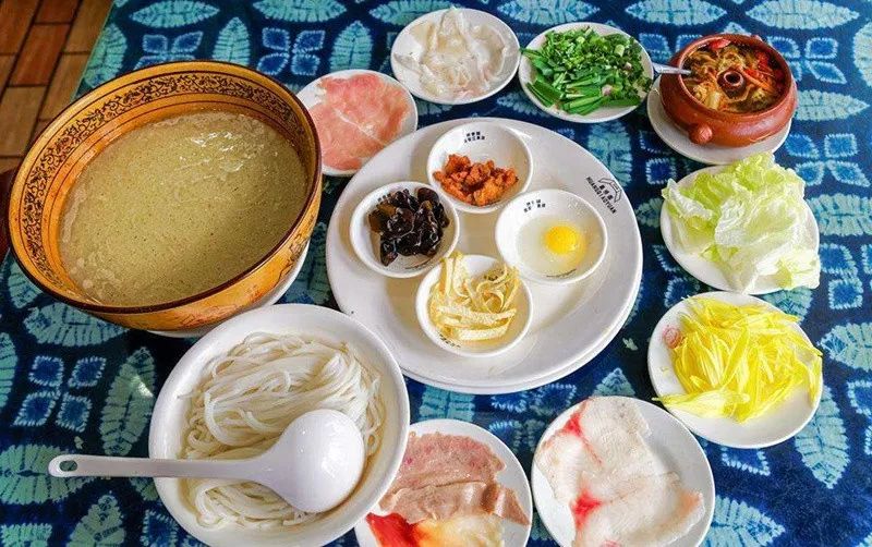 黔东南+黔西南经典八日游—昆明—马岭河峡谷—万峰林—黄果树瀑布—荔波小七孔—千户苗寨—镇远古镇—梵净山—石阡温泉