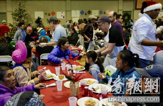 好莱坞慈善大餐华人共享庆圣诞
