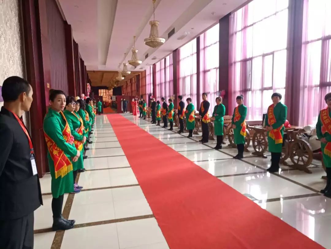 直销年会疯狂场面,权健直销大会跳舞