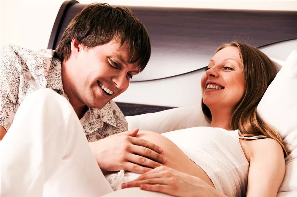 分娩前疼痛怎么办,孕妇站着分娩前宫缩阵痛完整版