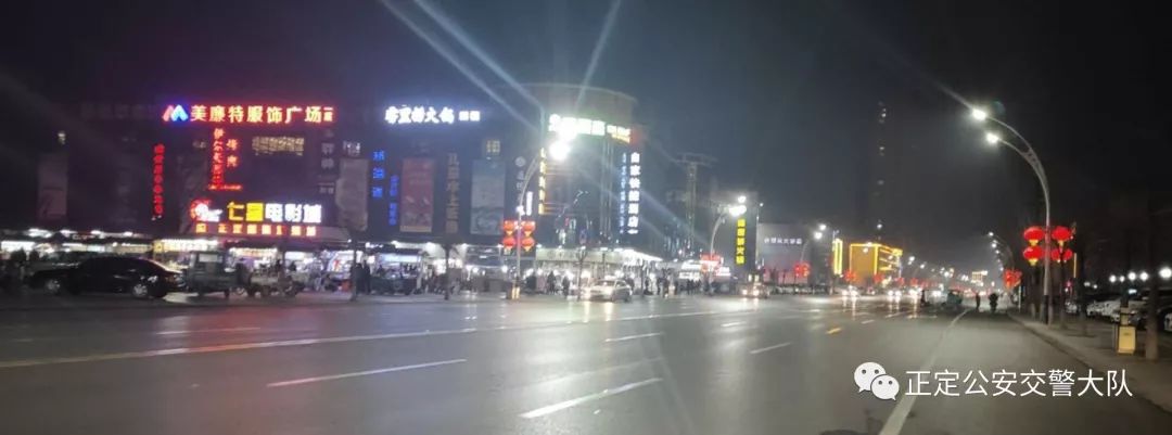 女童抽搐咬舌交警紧急护送,小孩舌头被咬交警开路