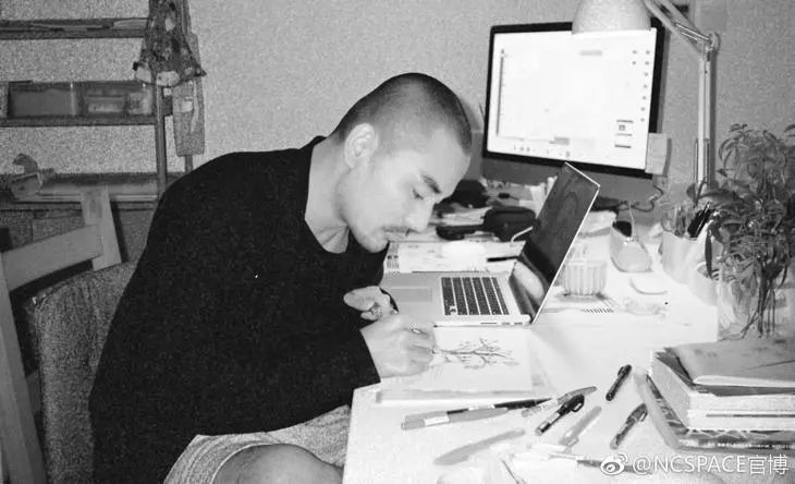 带它过安检，从包里拿出来的瞬间，看到了TA们羡慕的眼光……