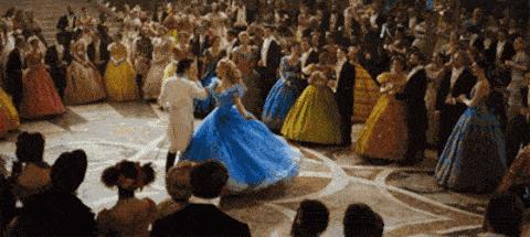 公司在年会上怎样穿着打扮更得体,职场员工参加公司年会怎么穿搭