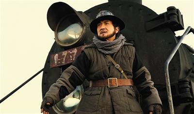 成龙的人生经历,成龙从草根到巨星