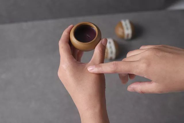 失眠=自杀+毁容！睡前用千年助眠古方抹一抹，5分钟快速入睡！不用打针吃药，没有依赖性！