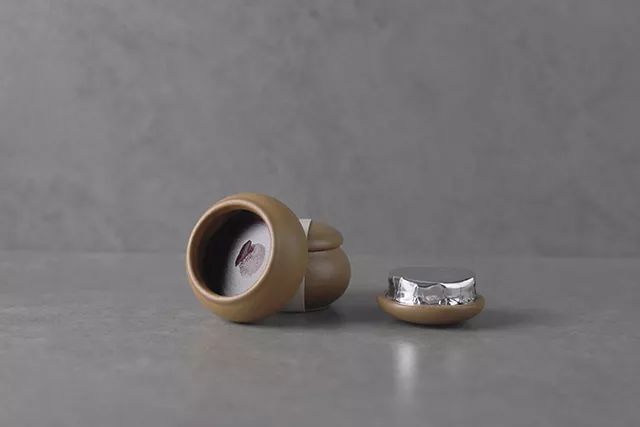 失眠=自杀+毁容！睡前用千年助眠古方抹一抹，5分钟快速入睡！不用打针吃药，没有依赖性！