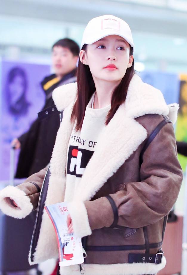 李沁嫌衣服太单调,在上面抹了层“巧克力”,没想到时尚了3倍!