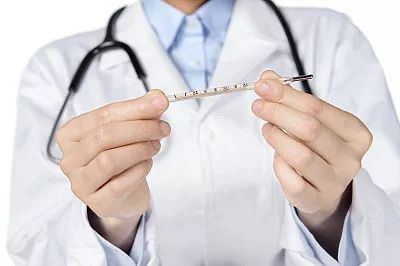 洗澡用沐浴露与香皂哪个更好,冬天洗澡用沐浴乳还是香皂