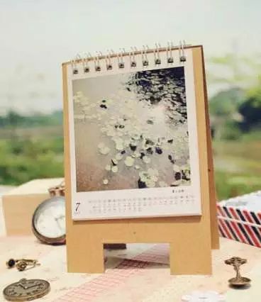 一本旧日历,一本台历