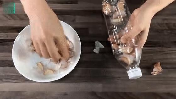 剥大蒜怎么才能快速剥出薄膜,剥完整大蒜皮妙招视频