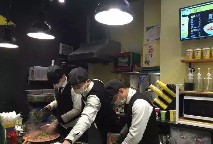 27岁*疆新**“煎饼先生”白手起家,入选福布斯30岁以下精英榜