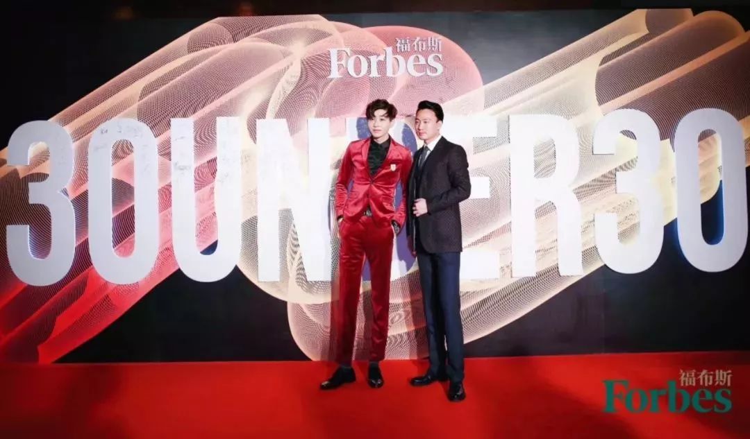 27岁*疆新**“煎饼先生”白手起家,入选福布斯30岁以下精英榜