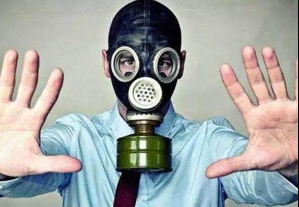 家里的衣柜突然有一种刺鼻味,家里衣柜有异味怎么办