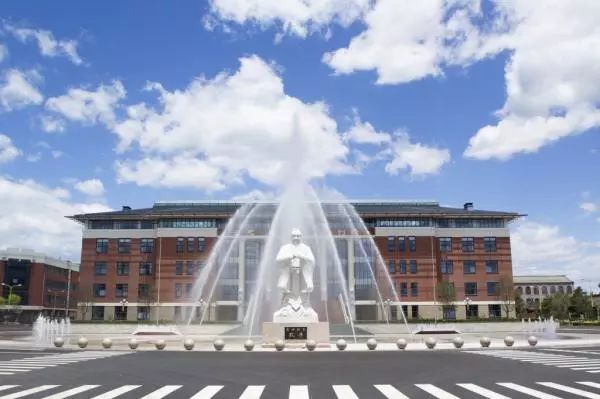 改革开放40周年先进人物事迹介绍,改革开放40周年杰出人物事迹