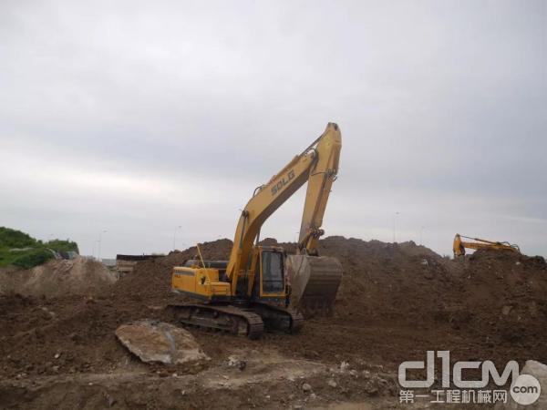 装载机司机说高级一点怎么说,临工20吨经典挖掘机