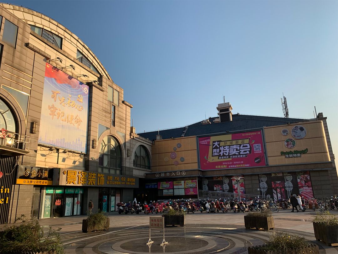 松江大型服装特卖,上海松江服装特卖