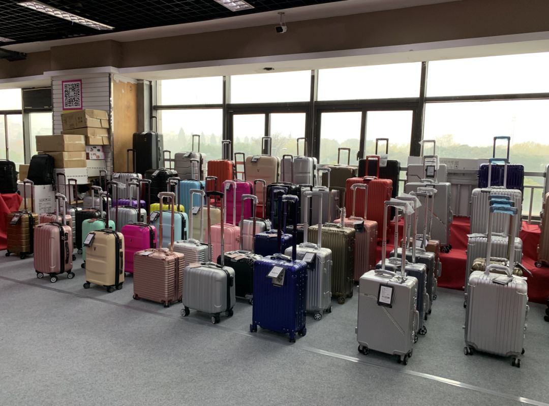 松江大型服装特卖,上海松江服装特卖