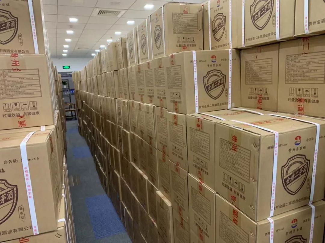 松江大型服装特卖,上海松江服装特卖