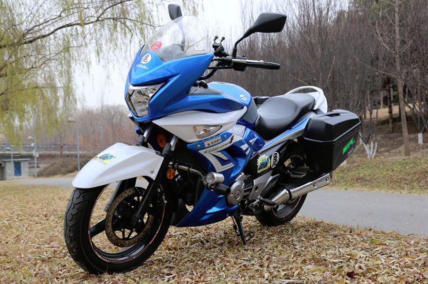 铃木骊驰250和豪爵gw250哪个好,豪爵铃木三兄弟配置对比表