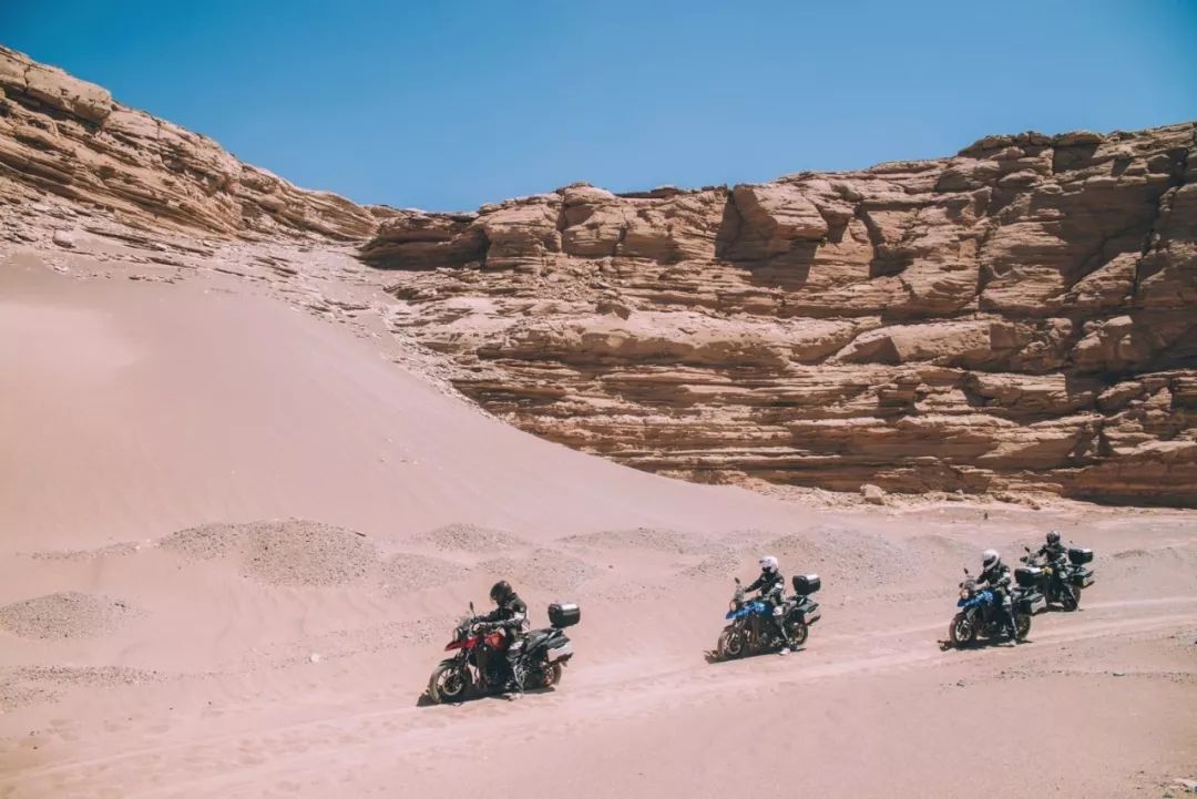 铃木骊驰250和豪爵gw250哪个好,豪爵铃木三兄弟配置对比表