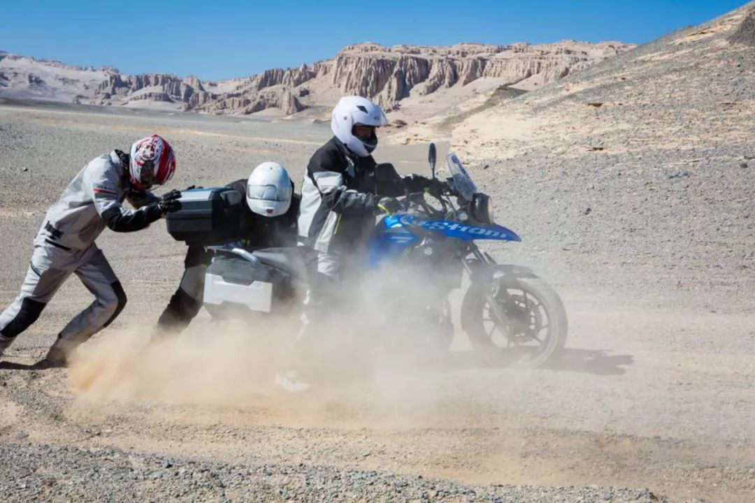 铃木骊驰250和豪爵gw250哪个好,豪爵铃木三兄弟配置对比表