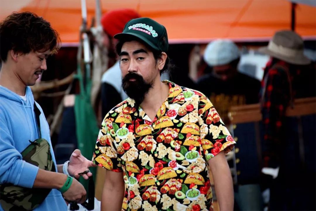 实不相瞒，我第一顶帽子是现在看来“土到掉渣”的货车帽