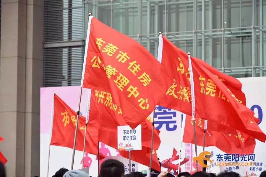 全城沸腾用最高礼遇迎接英雄,全城沸腾迎英雄