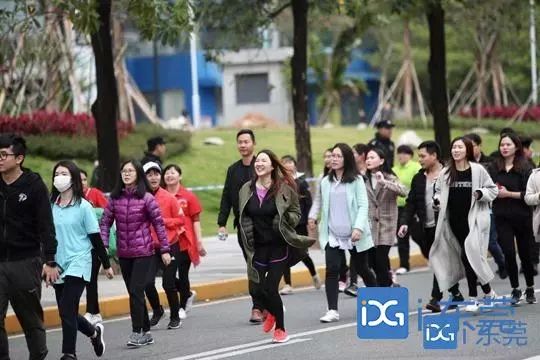 全城沸腾用最高礼遇迎接英雄,全城沸腾迎英雄