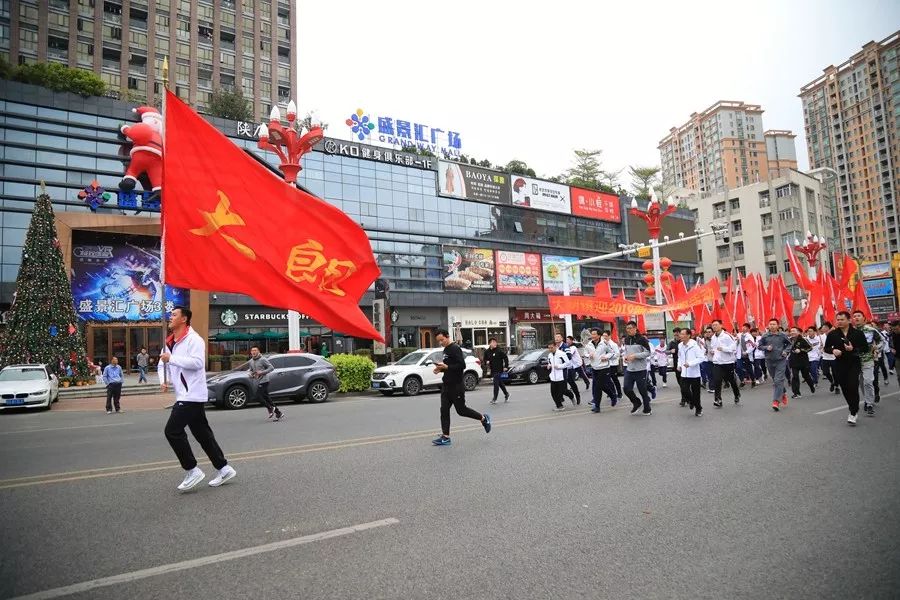 全城沸腾用最高礼遇迎接英雄,全城沸腾迎英雄