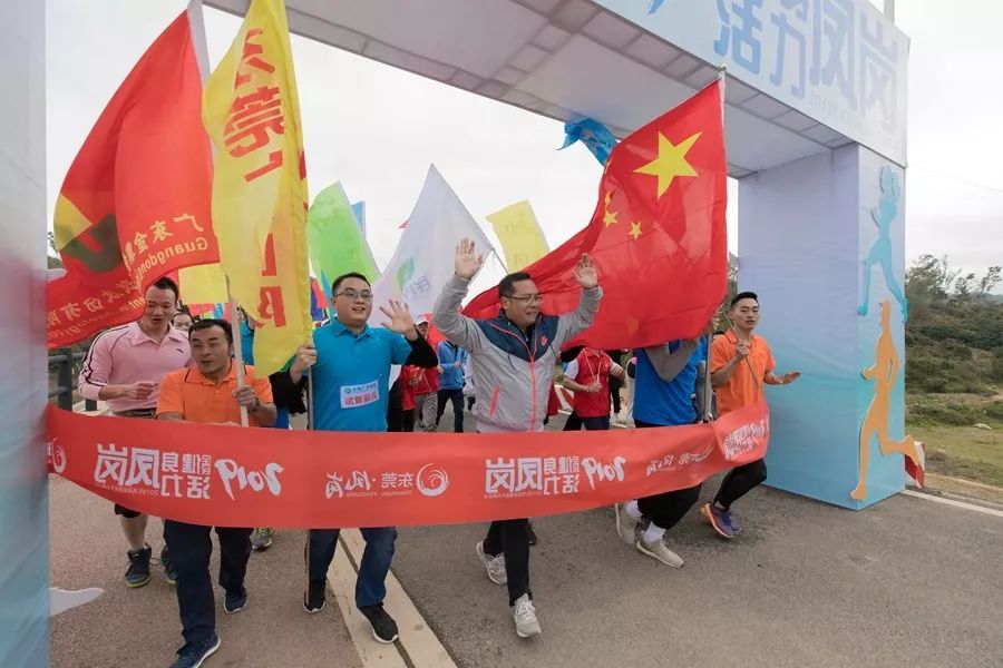 全城沸腾用最高礼遇迎接英雄,全城沸腾迎英雄