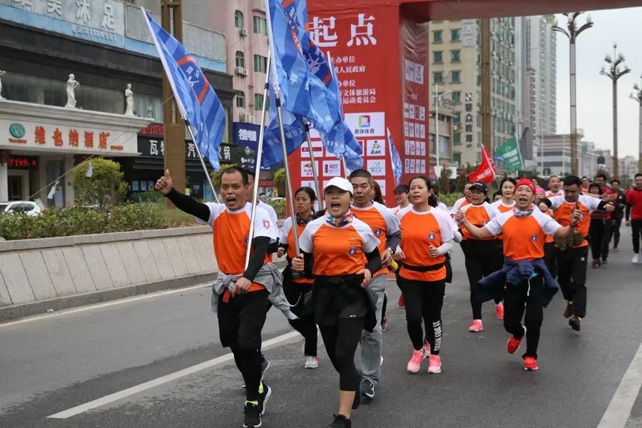 全城沸腾用最高礼遇迎接英雄,全城沸腾迎英雄