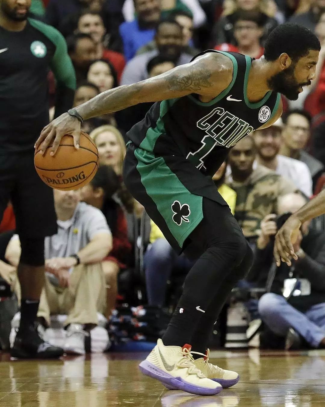 今日球鞋上脚｜这双会打架的球鞋有点意思！