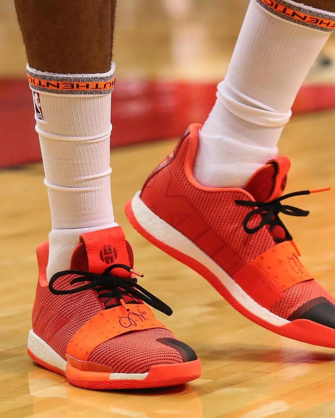 今日球鞋上脚｜这双会打架的球鞋有点意思！