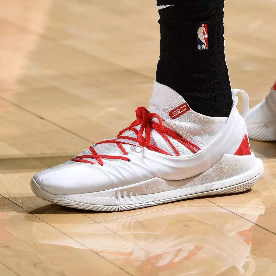 今日球鞋上脚｜这双会打架的球鞋有点意思！