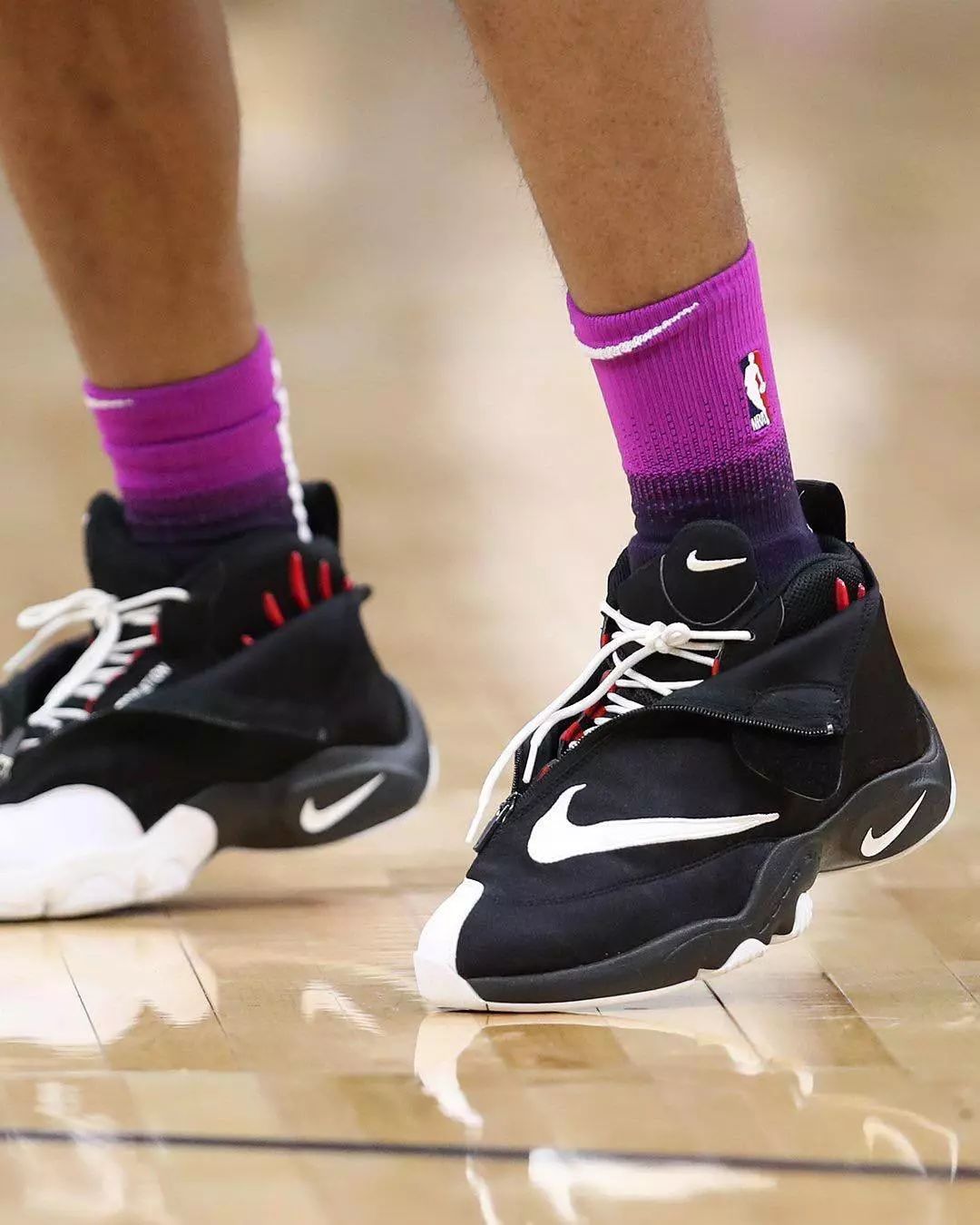 今日球鞋上脚｜这双会打架的球鞋有点意思！