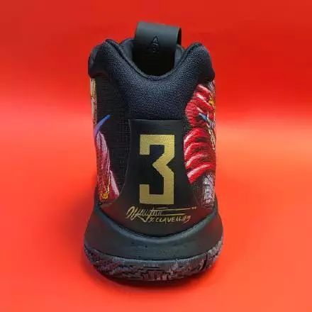 今日球鞋上脚｜这双会打架的球鞋有点意思！