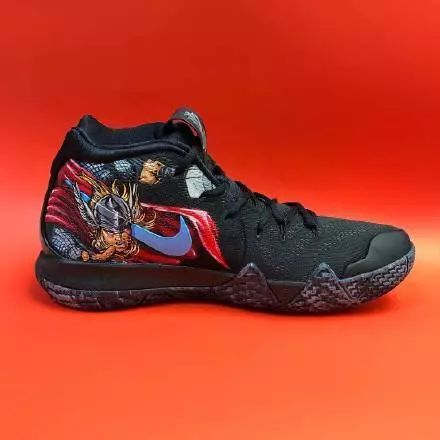 今日球鞋上脚｜这双会打架的球鞋有点意思！