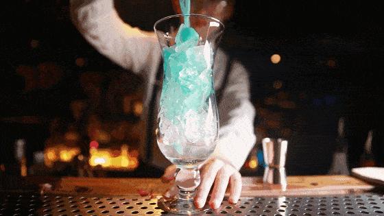 为什么酒混着汽水喝特别容易醉,为什么酒喝多了会不停喝