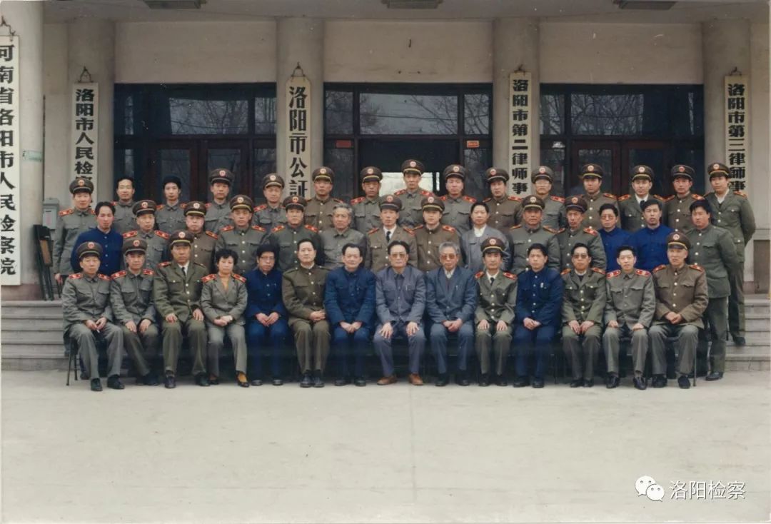 砥砺前行四十载风雨同舟七十年,砥砺前行四十年