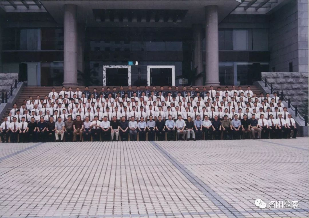 砥砺前行四十载风雨同舟七十年,砥砺前行四十年