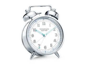 住范思哲酒店，用着CARTIER家居，吃着CHANEL甜品，奢侈品牌：你的玛丽苏生活已被我们承包～