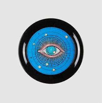 住范思哲酒店，用着CARTIER家居，吃着CHANEL甜品，奢侈品牌：你的玛丽苏生活已被我们承包～