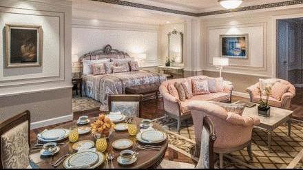 住范思哲酒店，用着CARTIER家居，吃着CHANEL甜品，奢侈品牌：你的玛丽苏生活已被我们承包～